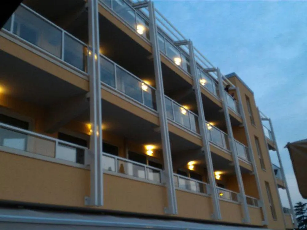 Hotel Bisesti ***S Garda  3*, Garda (Verona)