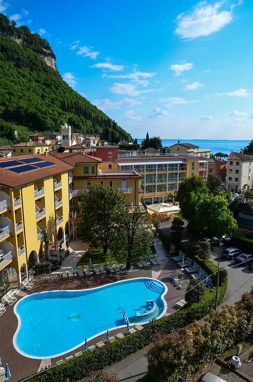 ***  Hotel Bisesti ***S Garda  Italia
