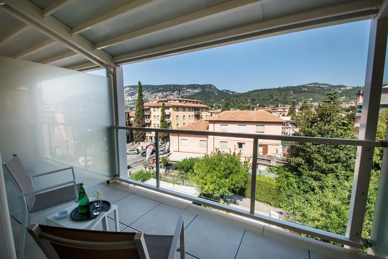Hotel Bisesti ***S Garda  3*, Garda (Verona) Italia