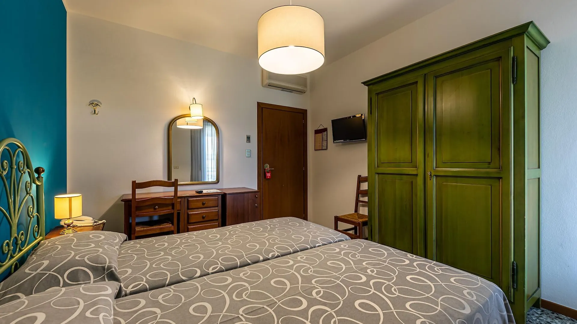 Hotel Bisesti ***S Garda  3*, Garda (Verona)