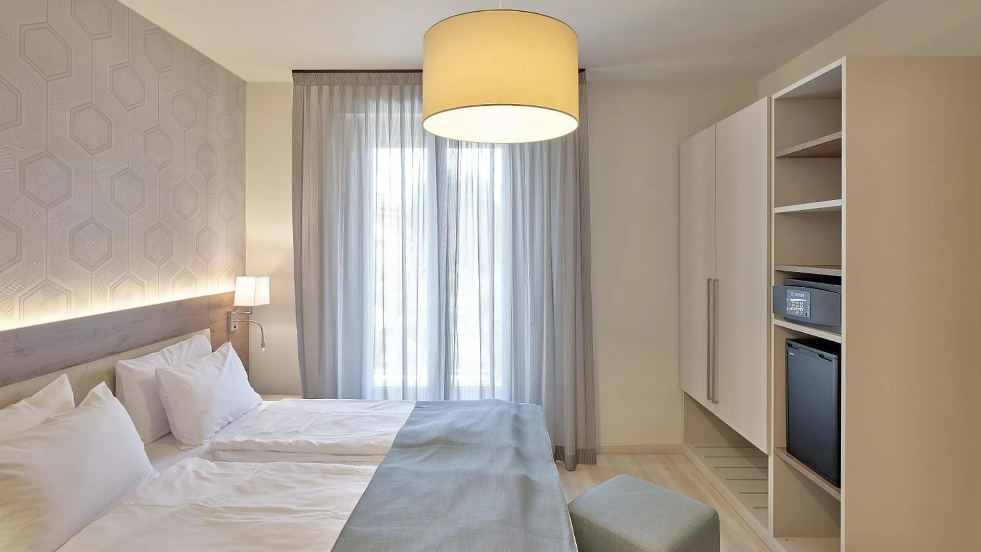 Hotel Bisesti ***S Garda  3*, Garda (Verona) Italy