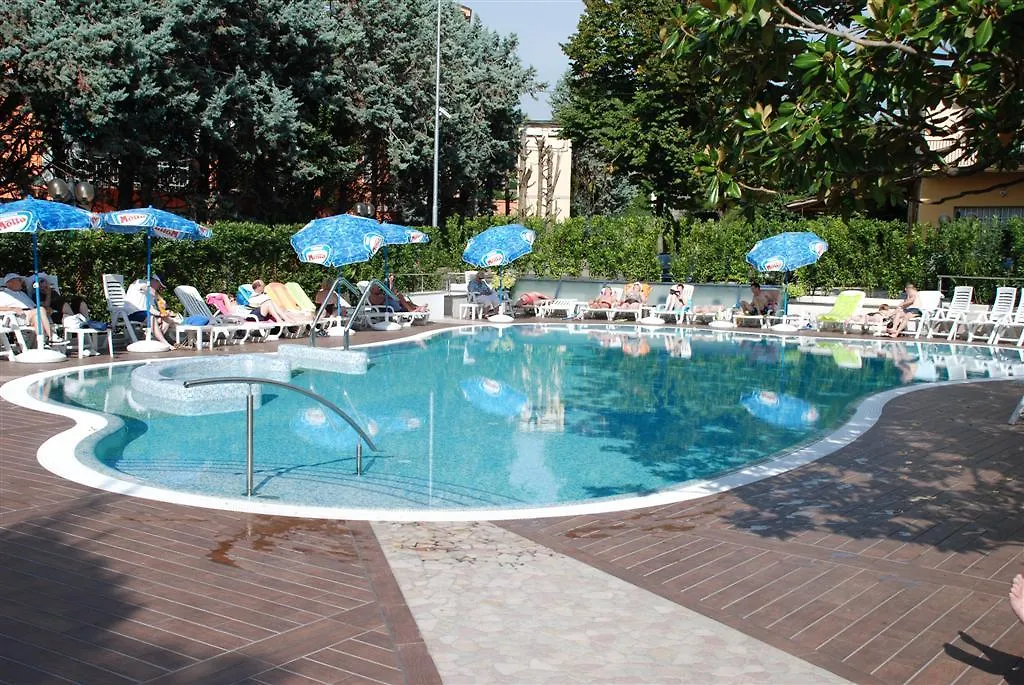 Hotel Bisesti ***S Garda  Garda (Verona)