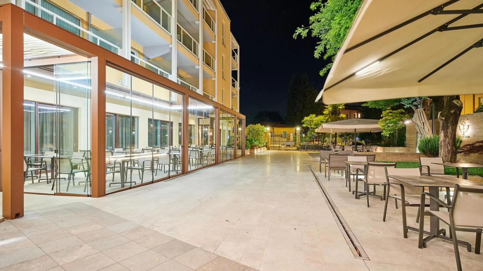 ***  Hotel Bisesti ***S Garde Italie