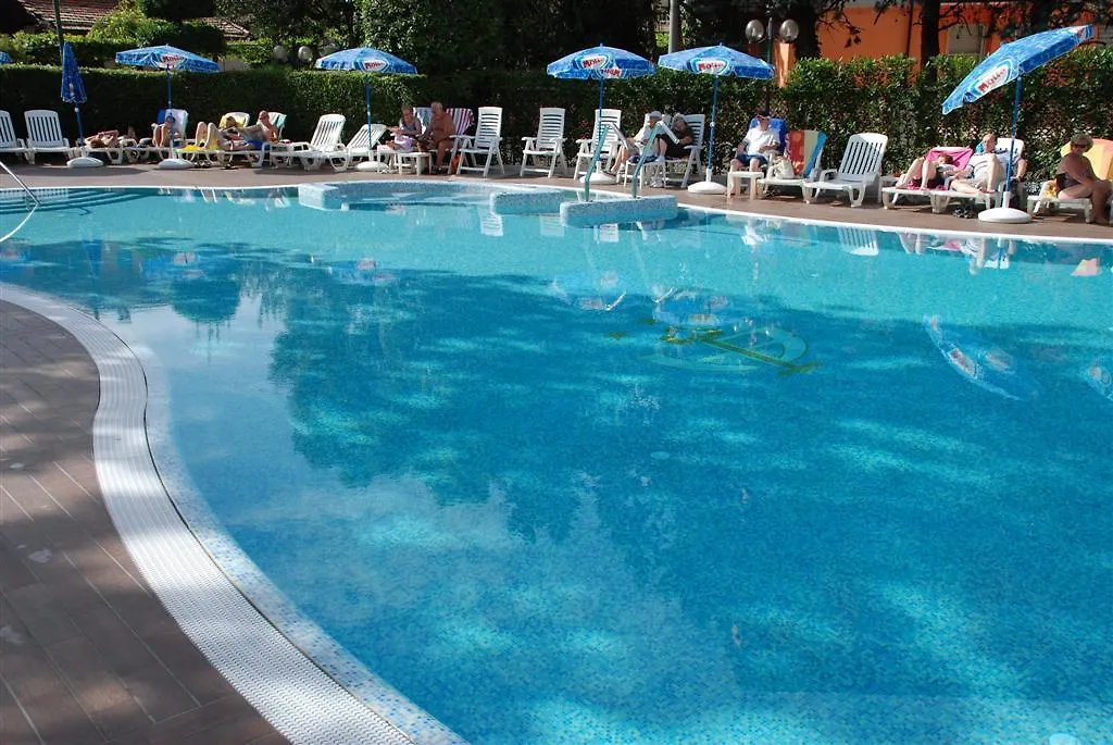 Hotel Bisesti ***S Garde