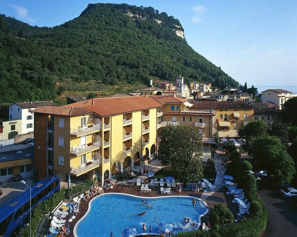 Hotel Bisesti ***S Garde