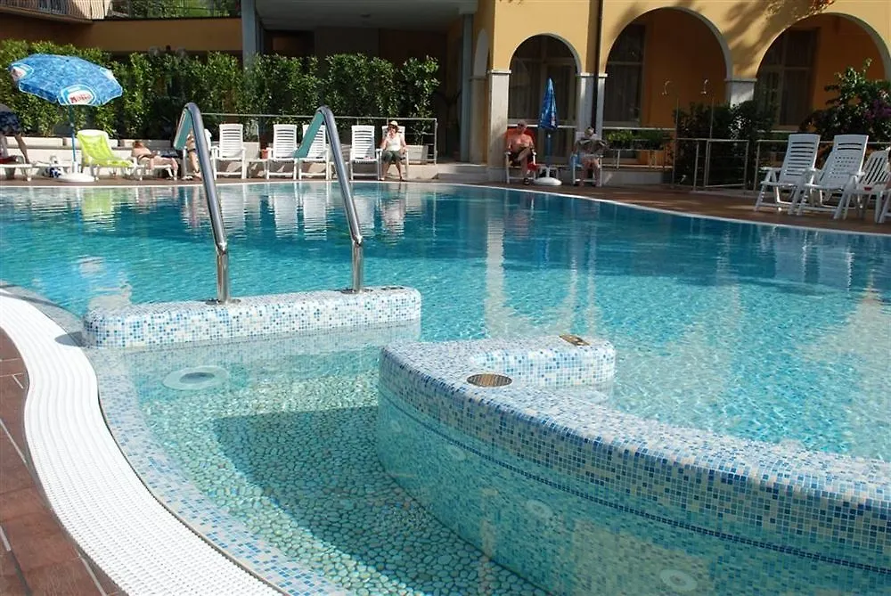 Hotel Bisesti ***S Garde